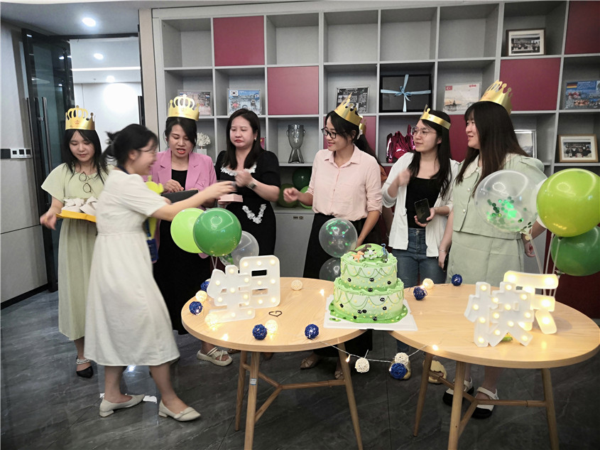 ����Ծ����ɫ������