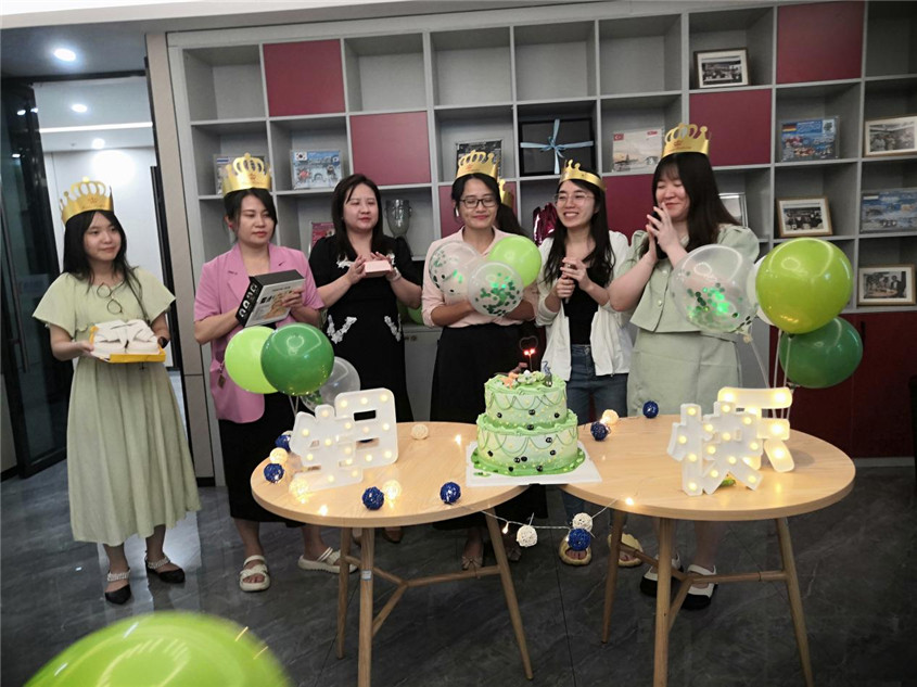 ����Ծ����ɫ������